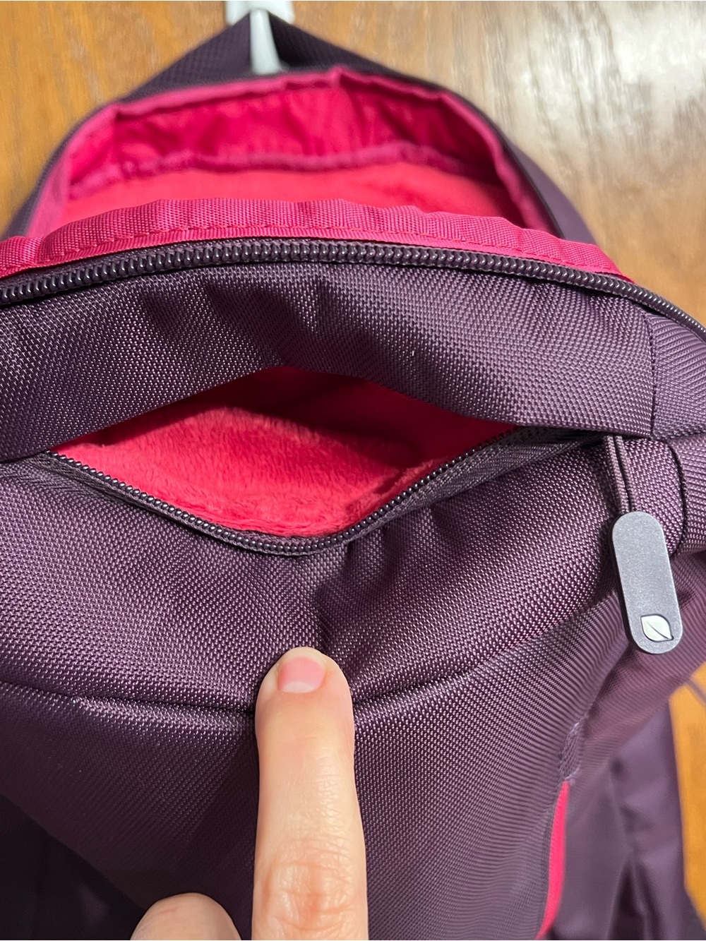Incase Purple Backpack - Picture 4 of 9